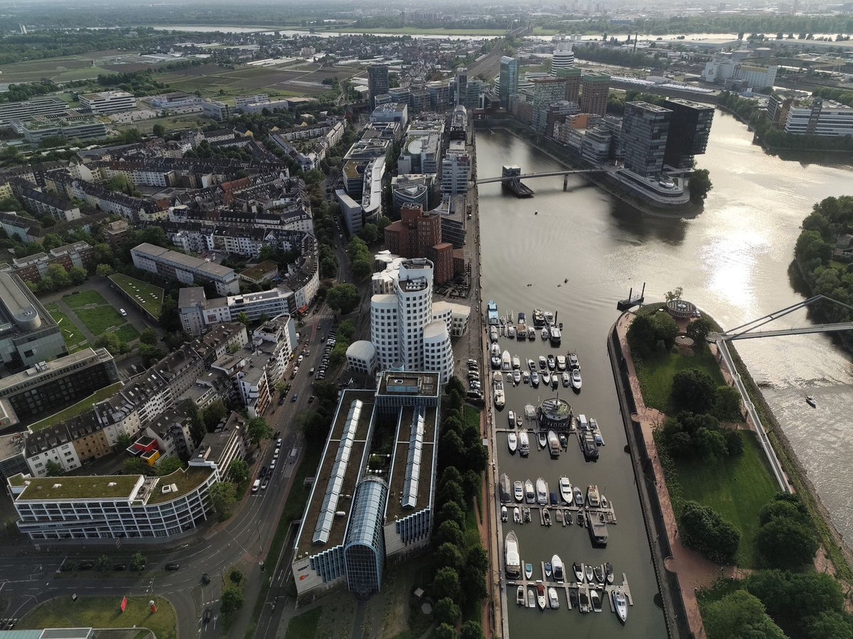 Düsseldorfer Medienhafen am Rhein von oben
